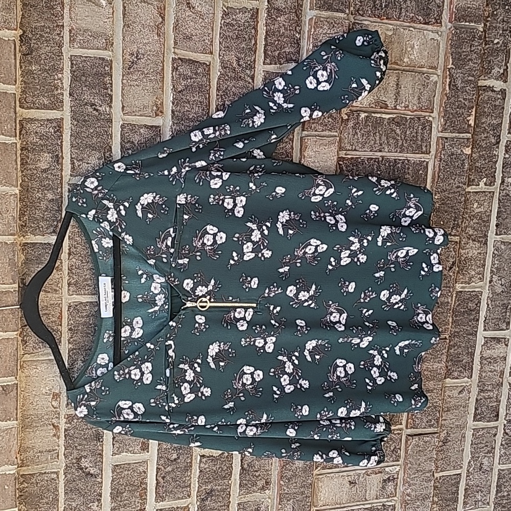 Tempted Hearts Green and white floral blouse size 3x